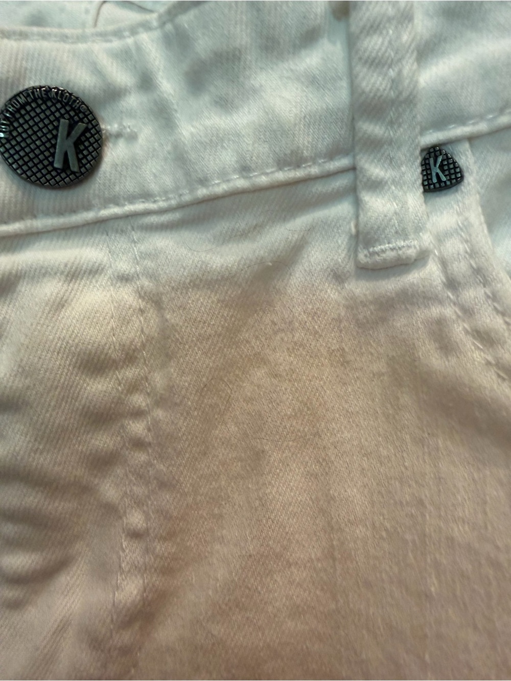 Kut from the Kloth Catherine Boyfriend White Frayed Hem Denim Bermuda Shorts - Picture 4 of 5